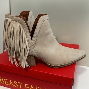 Beast fashion boots size 7.5 worn once